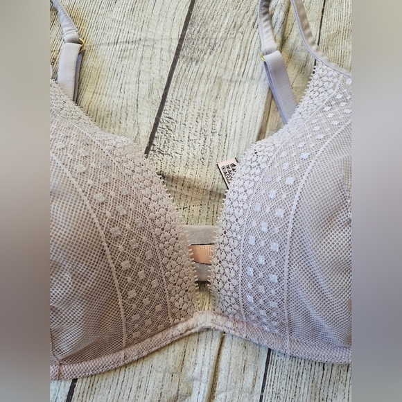 Victoria's Secret Size 34DD Incredible Lightly Lined light Lavender Plunge Bra - Picture 3 of 8